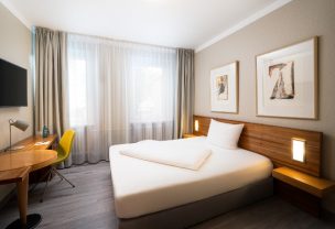 Bed in single room at Arthotel ANA Prestige Hannover.
